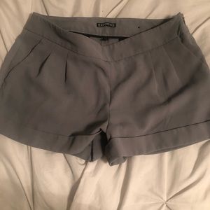 Pleated cuffed shorts